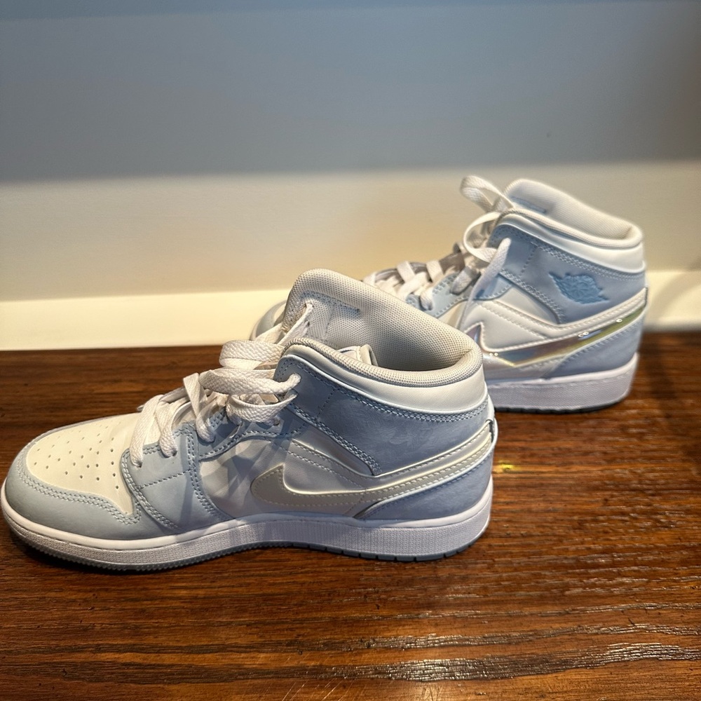 Jordan 1 Mid SE GS Glitter Swoosh Size 6